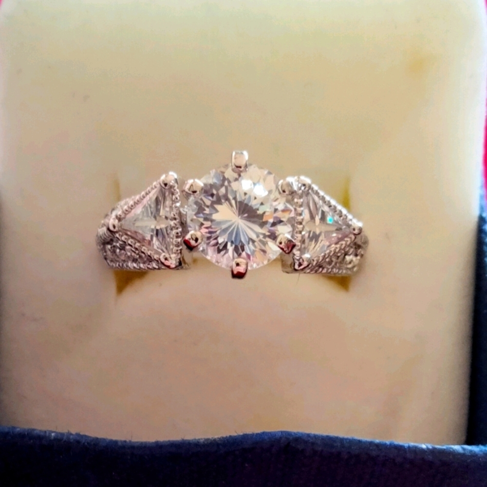 💖💍🌹 BEAUTIFUL HIGH QUALITY CUBIC RING, SIZE 10
